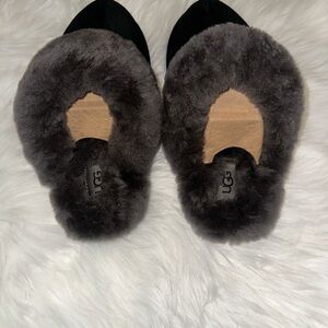 UGG Women's Black and Tan Fur Slippers